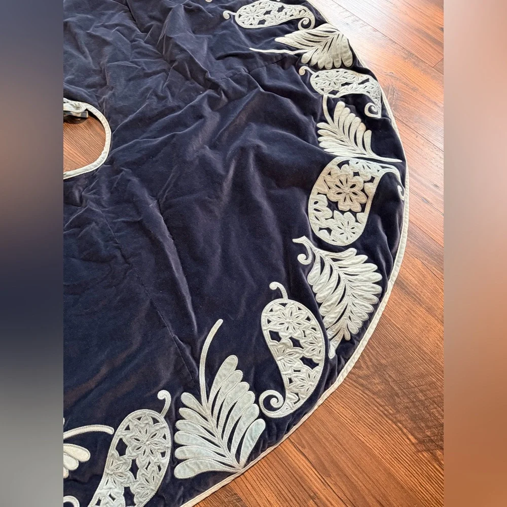 Pottery Barn Vintage Velvet Tree Skirt Blue Paisley Embroidered Tree Skirt Large